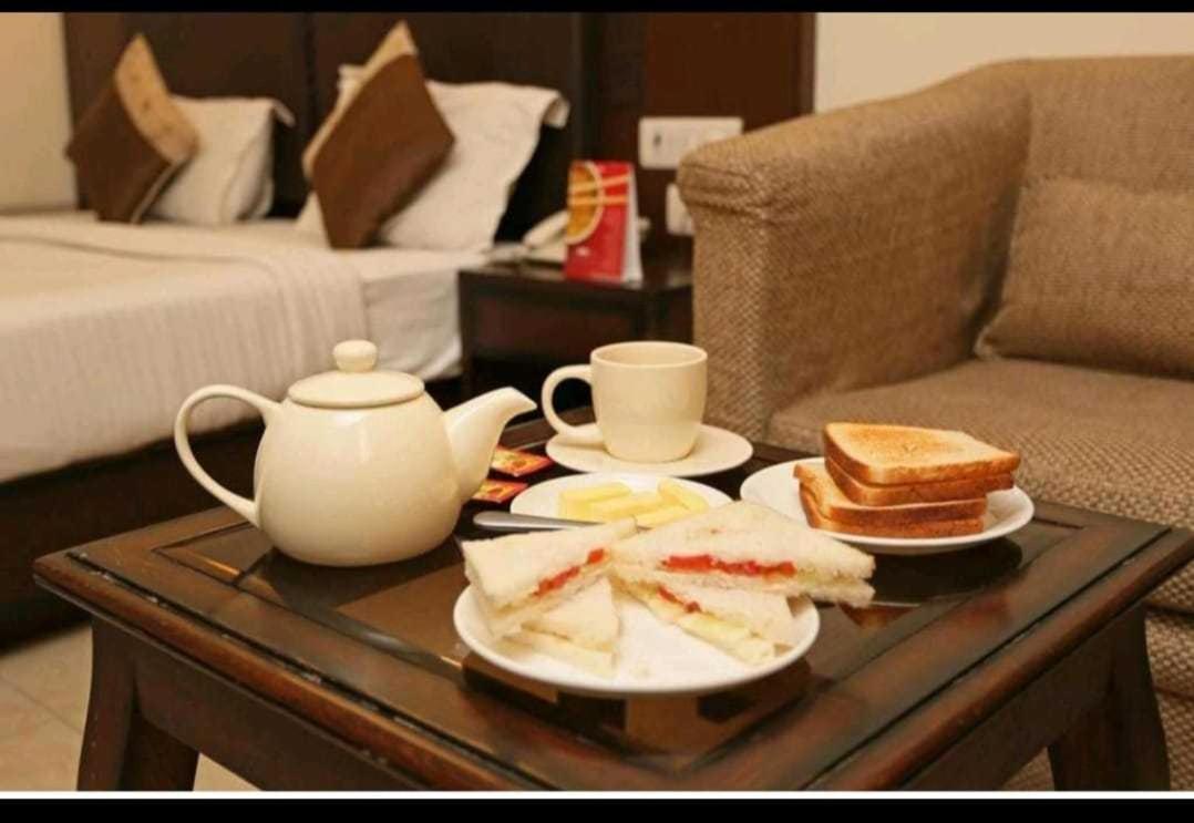Hotel O Airport Plaza By Palace New Delhi Ngoại thất bức ảnh
